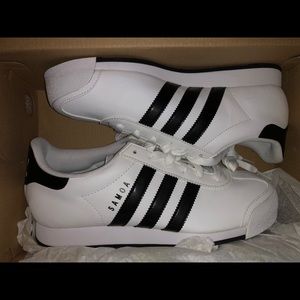 Woman’s size 8 Samoa Loop J Adidas